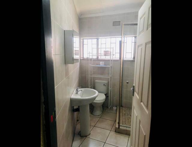 1 BEDROOM PROPERTY TO RENT IN DIEPKLOOF